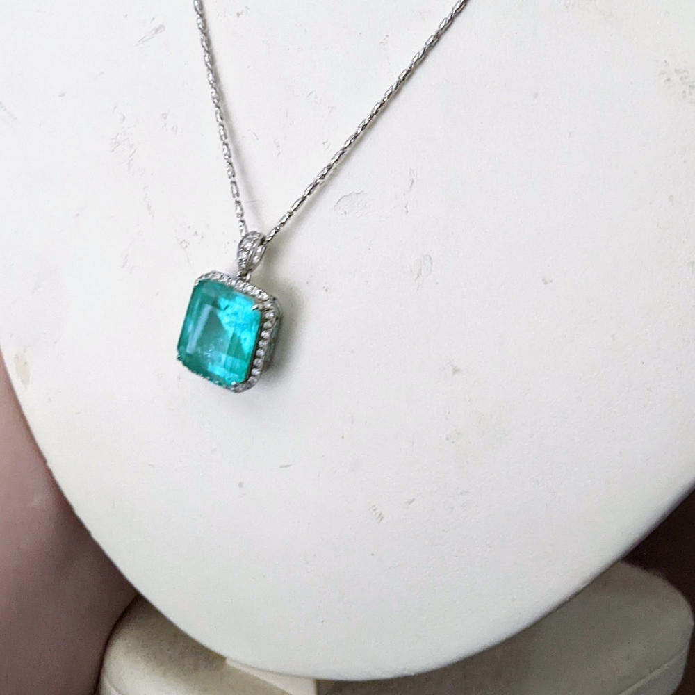 8.52ct Huge Natural Columbian Emerald and diamond pendant and chain!!! - Picture 11 of 16